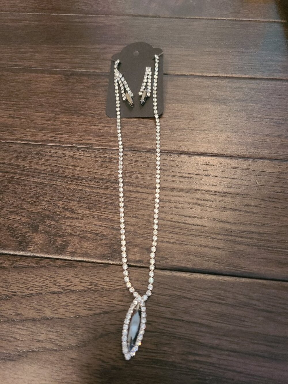 Vintage necklace earing set - black and clear stones